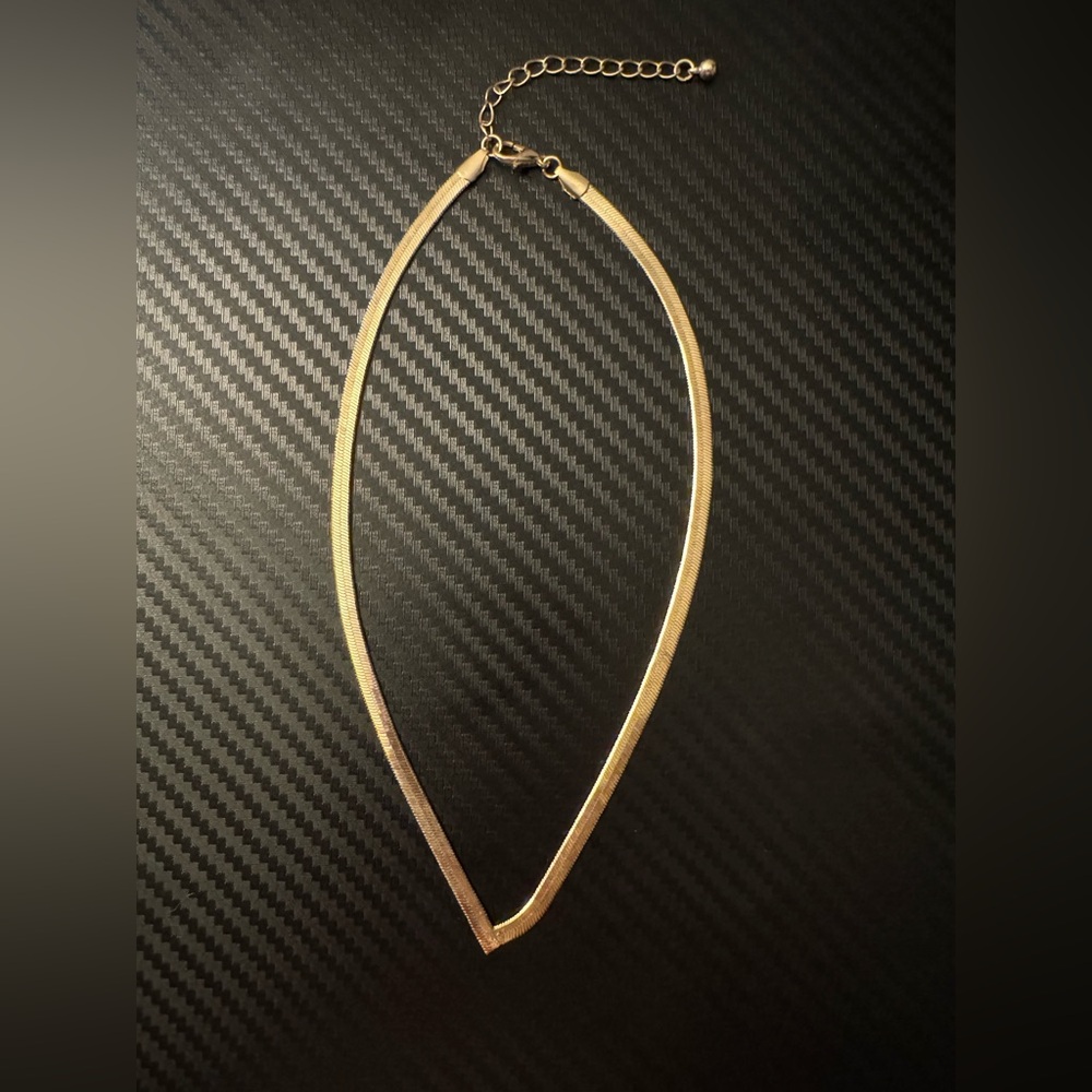 Elegant Gold Tone Necklace